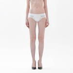 ドレスドアンドレスド、“フロントにロゴパッチ”Tシャツ＆“表裏を反転”ブリーフパンツ｜写真19