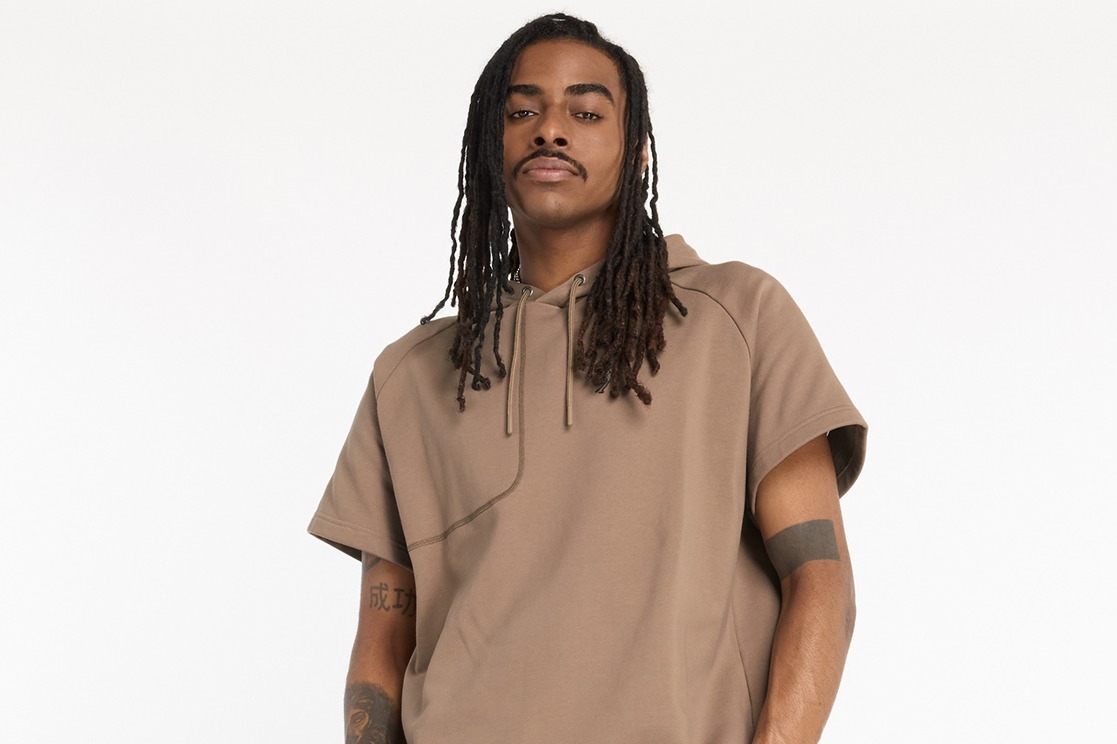 ニューバランス×大谷翔平、野球ボール着想“ステッチ入り”フーディーやプルオーバー