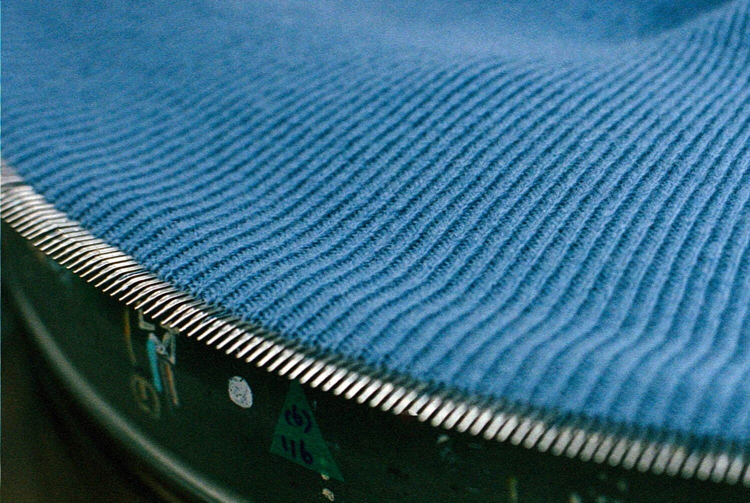 フジ24年秋冬ニット、上質なウールカシミヤのハイネックニットや“ふんわり”モヘアマフラー｜写真47