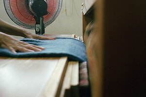 フジ24年秋冬ニット、上質なウールカシミヤのハイネックニットや“ふんわり”モヘアマフラー｜写真48