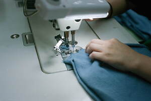 フジ24年秋冬ニット、上質なウールカシミヤのハイネックニットや“ふんわり”モヘアマフラー｜写真33