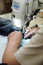 カーリーを手がける川北縫製“擦り切れても、着続けたくなる服づくり”ファクトリーブランドの技術と思い｜写真15