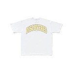 ディスカバードが阪急メンズ東京で限定ストア、“カレッジ風”ブランドロゴTシャツ＆キャップなど｜写真1