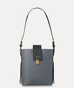 クルニ24年秋冬“バイカラー”レザーバッグ、ゴールドの差し込み錠付きフラップのバケットバッグなど｜写真20