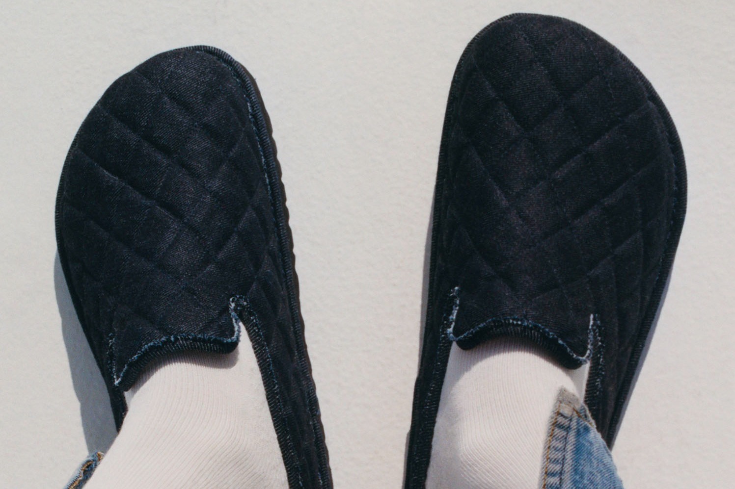 スリッポン｜ビルケンシュトック 1774新作サンダル、ステッチを配したデニムスリッポン