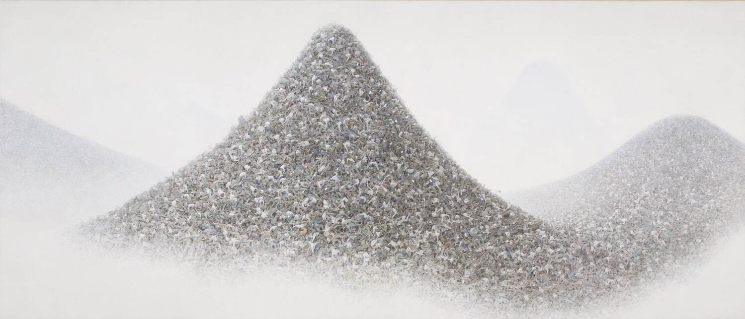 会田誠 《灰色の山》 2009-11年 キャンバス、アクリル絵具 300×700cm
制作協力:渡辺篤 撮影:宮島径
©AIDA Makoto Courtesy Mizuma Art Gallery