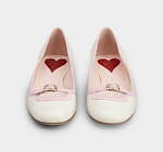 ロジェ ヴィヴィエ24年秋冬シューズ、きらめくボタン付きストラップのメリージェーンパンプスなど｜写真22