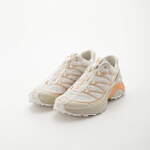 サロモンの人気スニーカー3型にエミ限定カラー、アイボリー×ベージュにオレンジの差し色｜写真3