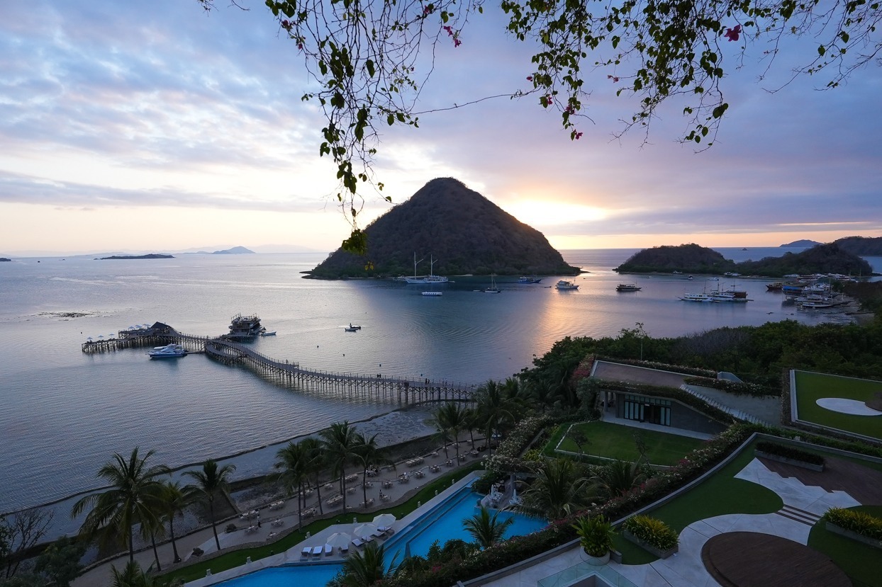 絶景ビーチ｜ラブアンバジョ高級リゾート「アヤナ コモド ワエチチュビーチ」宿泊記、コモドドラゴンに出会う旅