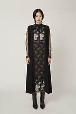 ミューラルの24年秋冬、“花降りそそぐ”刺繍レースのドレス＆“夜にきらめく宝石”ビスチェなど｜写真27