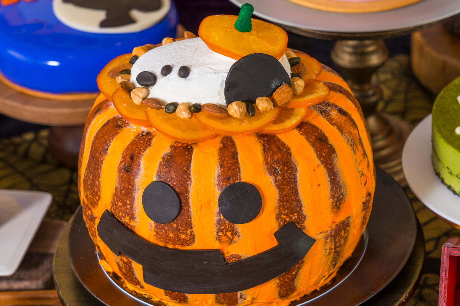スイーツビュッフェ｜ヒルトン広島「ピーナッツ」のハロウィンビュッフェ、“ひょっこりスヌーピー”のかぼちゃケーキなど