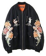 キャンディ ストリッパー24年秋アウター、ペールトーンのスタジャン＆“鳥獣戯画風”刺繍のMA-1｜写真10