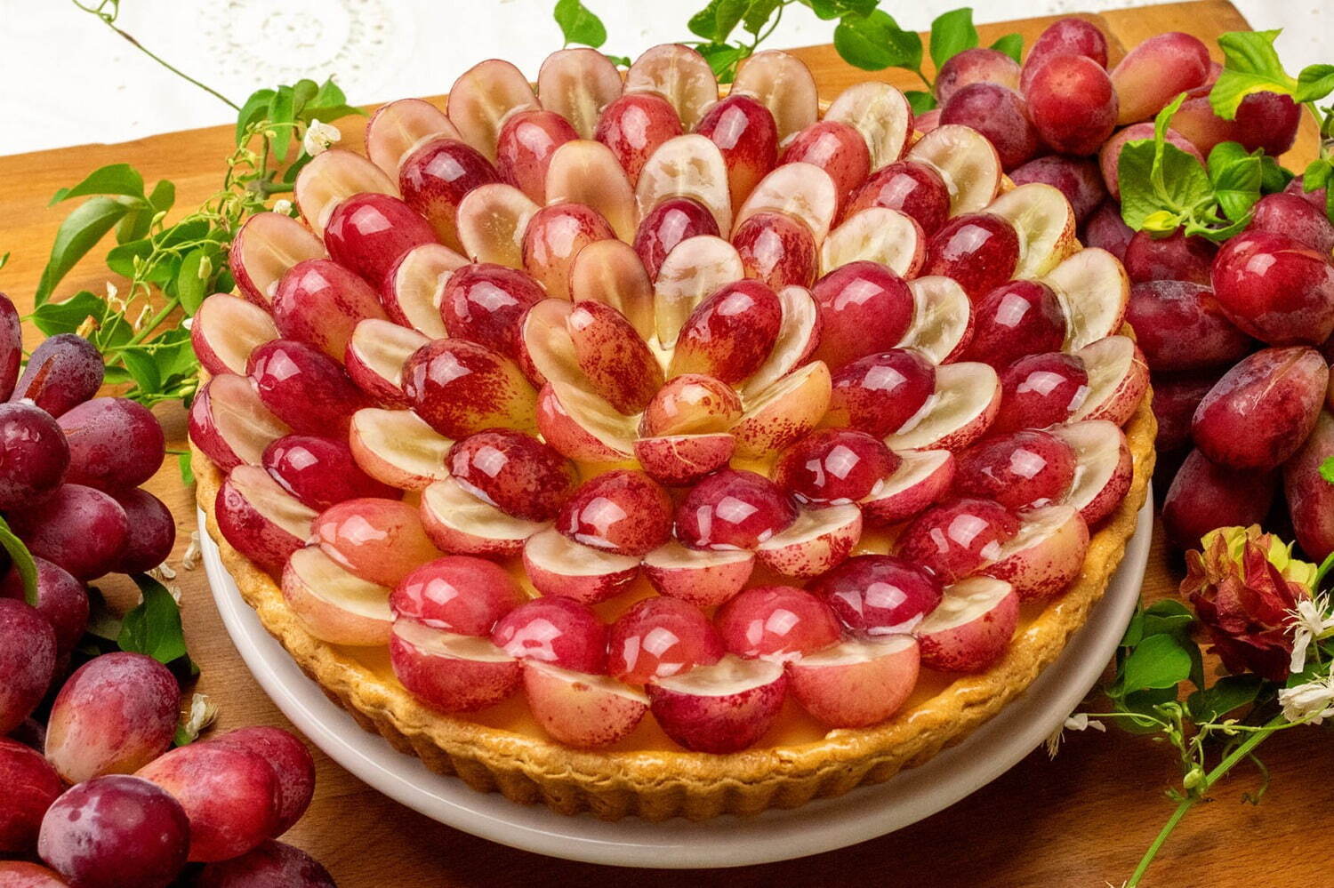 フルーツタルト｜キル フェ ボンの限定ぶどうタルト、新品種“神紅”や希少品種“リザマート”を主役に