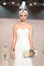 ユミカツラの桂由美追悼ショーにウェディングドレス100着、すべては花嫁のために｜写真10