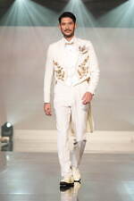 ユミカツラの桂由美追悼ショーにウェディングドレス100着、すべては花嫁のために｜写真26