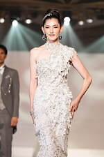 ユミカツラの桂由美追悼ショーにウェディングドレス100着、すべては花嫁のために｜写真32