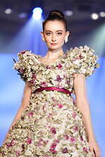 ユミカツラの桂由美追悼ショーにウェディングドレス100着、すべては花嫁のために｜写真39