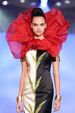 ユミカツラの桂由美追悼ショーにウェディングドレス100着、すべては花嫁のために｜写真42