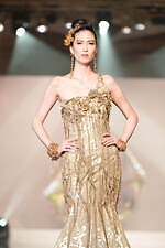 ユミカツラの桂由美追悼ショーにウェディングドレス100着、すべては花嫁のために｜写真57