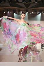 ユミカツラの桂由美追悼ショーにウェディングドレス100着、すべては花嫁のために｜写真59