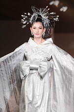 ユミカツラの桂由美追悼ショーにウェディングドレス100着、すべては花嫁のために｜写真85