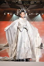 ユミカツラの桂由美追悼ショーにウェディングドレス100着、すべては花嫁のために｜写真86