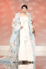 ユミカツラの桂由美追悼ショーにウェディングドレス100着、すべては花嫁のために｜写真89