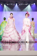 ユミカツラの桂由美追悼ショーにウェディングドレス100着、すべては花嫁のために｜写真96