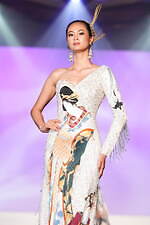 ユミカツラの桂由美追悼ショーにウェディングドレス100着、すべては花嫁のために｜写真116