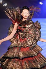 ユミカツラの桂由美追悼ショーにウェディングドレス100着、すべては花嫁のために｜写真132