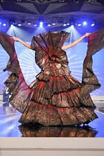 ユミカツラの桂由美追悼ショーにウェディングドレス100着、すべては花嫁のために｜写真133