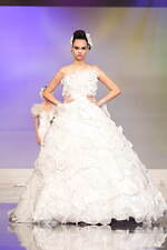 ユミカツラの桂由美追悼ショーにウェディングドレス100着、すべては花嫁のために｜写真140