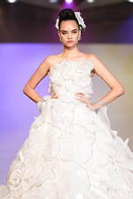 ユミカツラの桂由美追悼ショーにウェディングドレス100着、すべては花嫁のために｜写真141