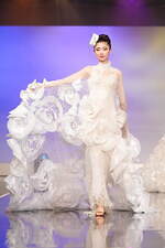 ユミカツラの桂由美追悼ショーにウェディングドレス100着、すべては花嫁のために｜写真144