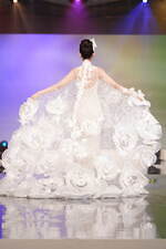 ユミカツラの桂由美追悼ショーにウェディングドレス100着、すべては花嫁のために｜写真146