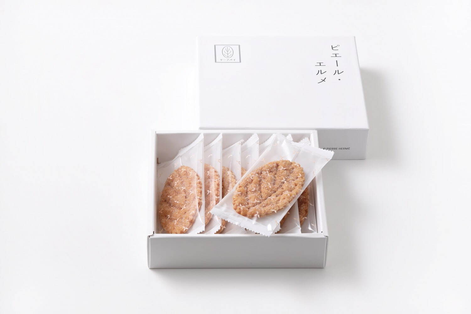 Made in ピエール・エルメの夏スイーツギフト、“煎茶味のごま餡”たっぷりきんつば＆リーフパイ｜写真2