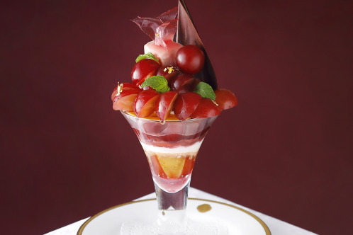 資生堂パーラー 銀座本店、“ルビーロマン”使用の限定ぶどうパフェ＆1房以上使用のショートケーキも