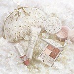 2024年クリスマスコフレ特集【ポーチ付きキット】人気デパコスのかわいいコスメ＆スキンケア｜写真9