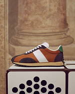 トッズ24年秋冬メンズ、“軽やか”キャメル素材ボンバージャケットやカーフレザーのローファー｜写真3