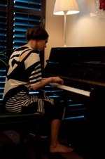 架空の映画をモチーフにしたニットウェア、Cooperative Designsの春夏コレクション：ロンドン・ファッション・ウィーク｜写真1