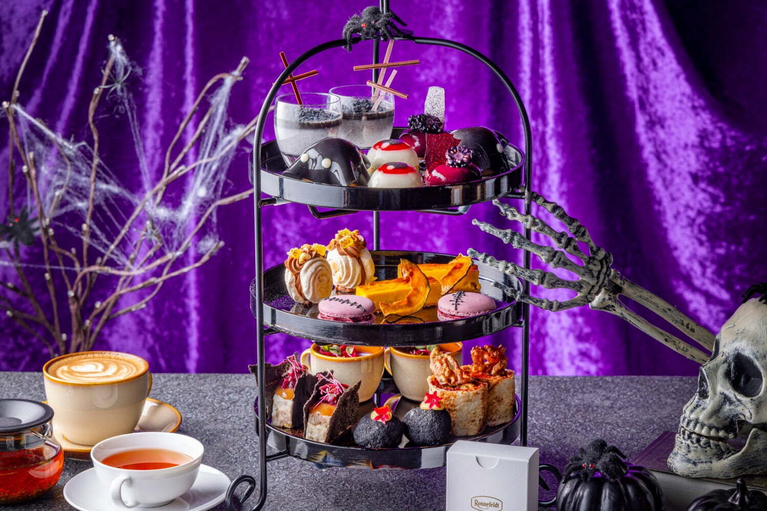 紫芋｜ゴースト集結！プルマン東京田町のブラックハロウィンアフタヌーンティー、目玉ムースや真っ黒おばけタルト