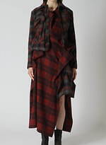 ヨウジヤマモトのチェック柄ウェア、“箱型”装飾つきジャケットやアシンメトリーのジャンパースカート｜写真7