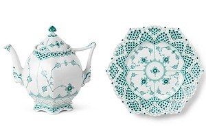 ロイヤル コペンハーゲン“エメラルドグリーン”のテーブルウェア、レース模様のティーポットやマグカップ