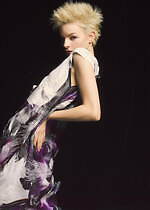 エイポック エイブル イッセイ ミヤケから写真家・梅本健太の“花アート”が躍動するドレスなど｜写真19