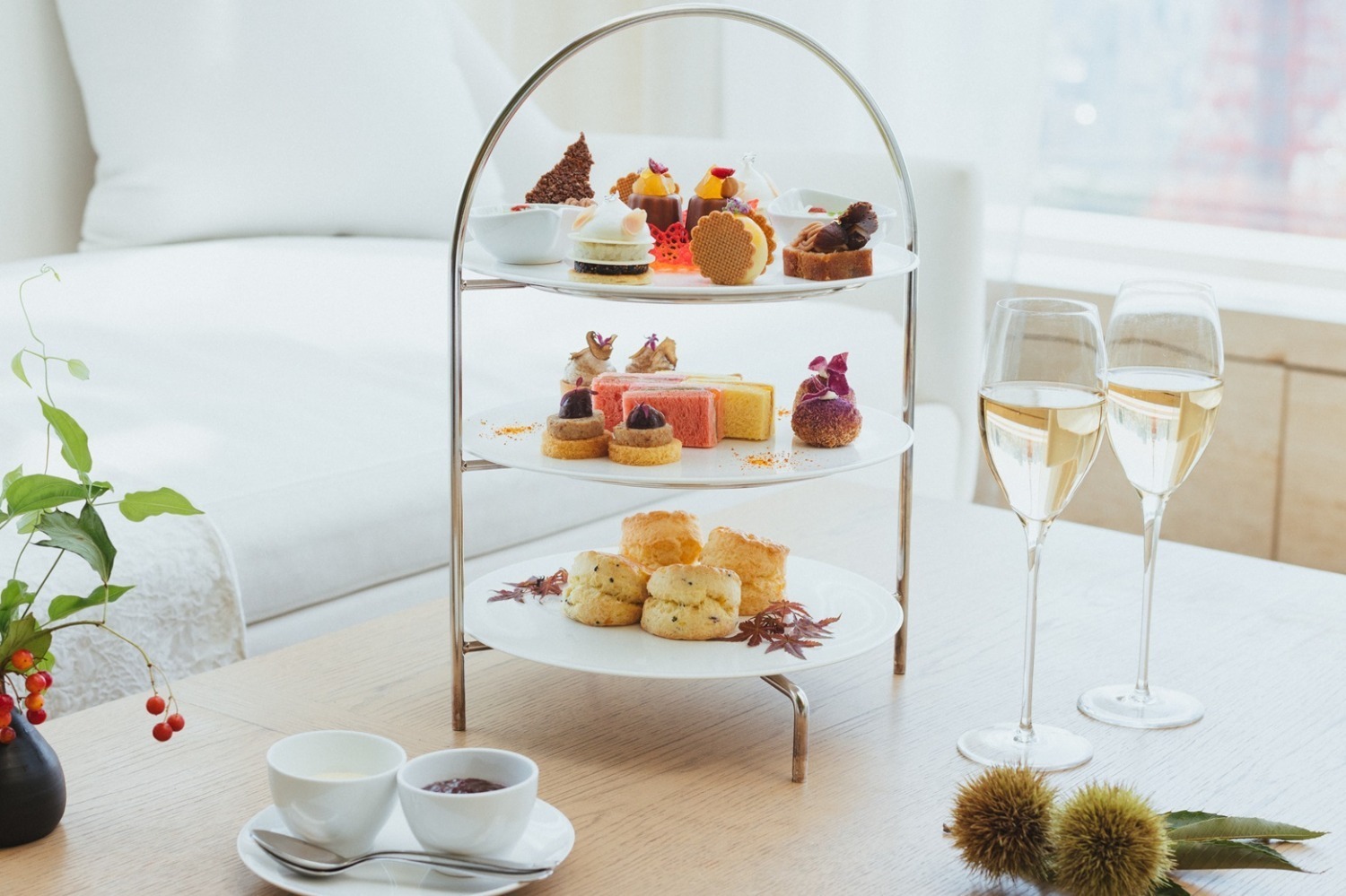 紫芋｜東京エディション虎ノ門“秋の味覚”アフタヌーンティー、モンブランやスイートポテトのクッキーサンドなど