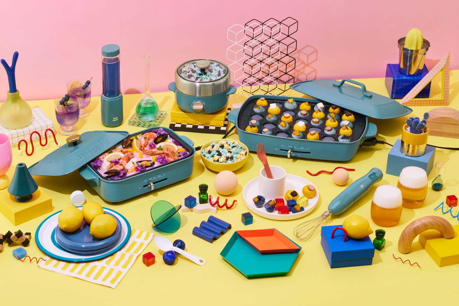 家電｜ブルーノ“くすみブルー”の限定色キッチンアイテムが復刻、ホットプレート＆1台5役のブレンダーなど