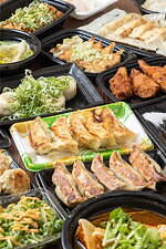 「クラフト餃子フェス」さいたま新都心 けやきひろばで、個性溢れるチキン南蛮餃子や“王道”エビ餃子など｜写真1