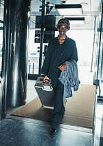 ラムロフ 2025年春夏コレクション、多民族が共存する空港を出発点に｜写真12