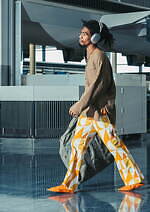 ラムロフ 2025年春夏コレクション、多民族が共存する空港を出発点に｜写真13