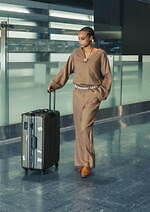 ラムロフ 2025年春夏コレクション、多民族が共存する空港を出発点に｜写真15